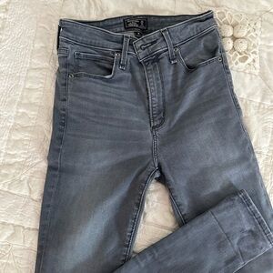 Abercrombie & Fitch Women's Gray Skinny Jeans-like NEW